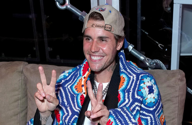 1994: Justin Bieber The question many of the artist's fans ask themselves, The images that have set off alarm bells, An unhealthy appearance, 'Unfortunate decisions', Friends are worried, but he tells his fans not to be, Illegal substance use?, Self-declared emotional instability, Mental health problems, Suffering from imposter syndrome, 'I felt like a cheater', Comforting fans with similar problems, Media pressure since he was 15, Clashes with the paparazzi, 'You don't care about people', Anger at paparazzi, Jealousy, A desperate cry, Compares his situation to that of Diana, An alleged marital crisis, Bieber is also going through a financial crisis, Manager Scooter Braun fired, He sold his music catalogue, Left his clothing brand Drew House, 'If you're my fan, don't spend money at Drew House'