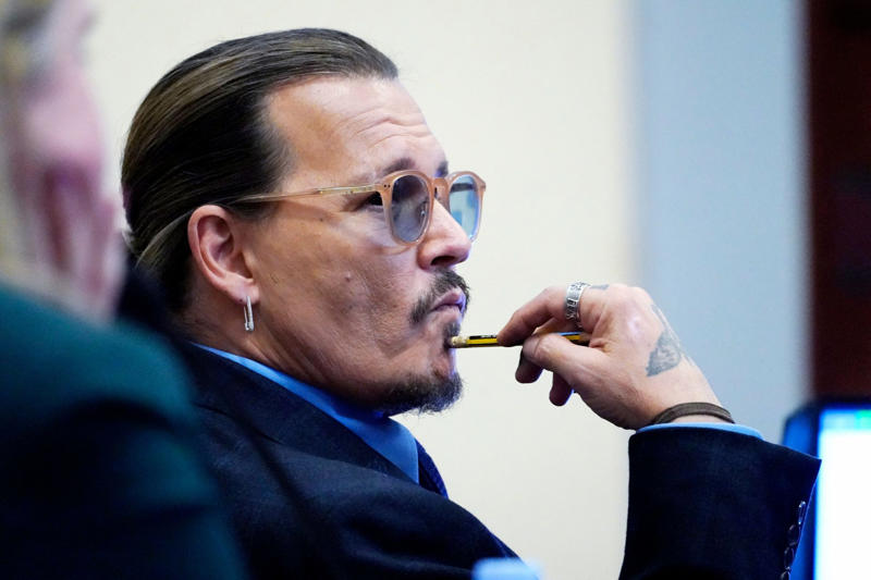 Brad Pitt, Brad Pitt and Angelina Jolie, Jennifer Lawrence, Miranda Lambert, Eva Longoria, Clint Eastwood, Johnny Depp, Amber Heard, Chris Pratt, Robert DeNiro, Marc Anthony, Tom Selleck, Vince Vaughn, Whoopi Goldberg, Bruce Willis, Demi Moore, Ashton Kutcher and Demi Moore, Rumer Willis, Jeremy Renner, James Earl Jones, Robert Downey Jr., Joe Perry, Dean Cain, Eliza Dushku, Gary Sinise, Chuck Norris, David Spade, James Hetfield, Dolly Parton, Ted Nugent, Karl Malone, Donald Trump, Samuel L. Jackson, Ben Affleck, Bill Maher, Charles Barkley, Adam Baldwin, Howard Stern, Eric Clapton, Kurt Russell, Alton Brown, Jesse James, Dan Bilzerian