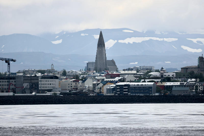 Where is this monument located?, La fourchette by Jean-Pierre Zaugg in Vevey (Switzerland), Mada'in Saleh (Saudi Arabia), Statue in honor of Genghis Khan (Mongolia), The Gateway Arch in Missouri (United States), Cadillac Ranch in Texas (United States), The Parliament Palace in Bucharest (Romania), The Berliner Fernsehturm in Berlin (Germany), Cologne Cathedral (Germany), The El Djem amphitheater (Tunisia), Manneken Pis (Brussels), Sanctuary of Las Lajas (Colombia), 'The Bean' in Chicago (United States), The Independence Monument in Mexico City (Mexico), The rock churches of Lalibela (Ethiopia), Turda Salt Mine (Romania), The Santa Creu i Sant Pau hospital in Barcelona (Spain), The Acropolis of Athens (Greece), The Temples of Bagan (Myanmar), The 'Dubai Frame' (Arab Emirates), The New Europe Bridge (Vidin, Bulgaria and Calafat, Romania), The Temple of Heaven in Beijing (China), Brasilia Cathedral (Brazil), The Obelisk of Buenos Aires (Argentina), Hallgrimskirkja in Reykjavik (Iceland), The Da Pena National Palace in Sintra (Portugal), The Sibelius Monument in Helsinki (Finland), Neuschwanstein Castle in Bavaria (Germany), The Trevi Fountain in Rome (Italy), 'Hand of the Desert' in Atacama (Chile)