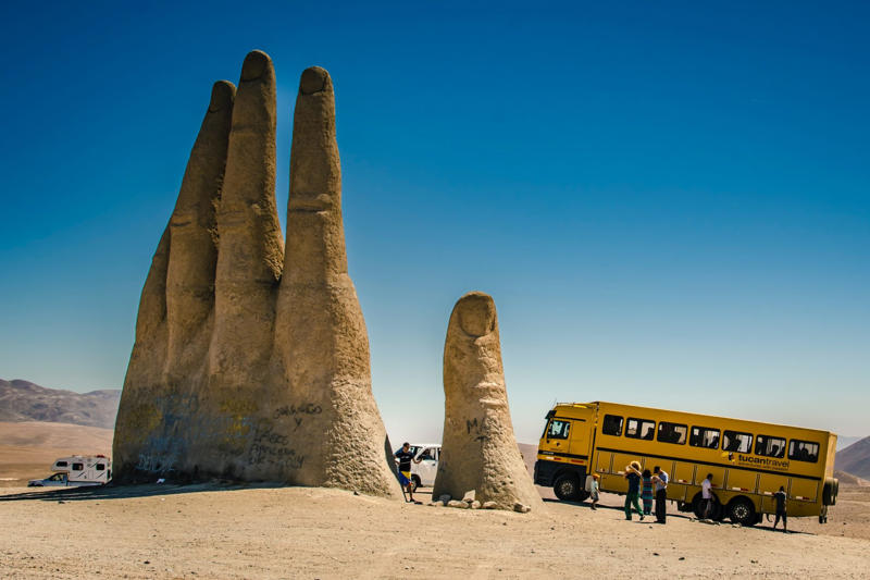 Where is this monument located?, La fourchette by Jean-Pierre Zaugg in Vevey (Switzerland), Mada'in Saleh (Saudi Arabia), Statue in honor of Genghis Khan (Mongolia), The Gateway Arch in Missouri (United States), Cadillac Ranch in Texas (United States), The Parliament Palace in Bucharest (Romania), The Berliner Fernsehturm in Berlin (Germany), Cologne Cathedral (Germany), The El Djem amphitheater (Tunisia), Manneken Pis (Brussels), Sanctuary of Las Lajas (Colombia), 'The Bean' in Chicago (United States), The Independence Monument in Mexico City (Mexico), The rock churches of Lalibela (Ethiopia), Turda Salt Mine (Romania), The Santa Creu i Sant Pau hospital in Barcelona (Spain), The Acropolis of Athens (Greece), The Temples of Bagan (Myanmar), The 'Dubai Frame' (Arab Emirates), The New Europe Bridge (Vidin, Bulgaria and Calafat, Romania), The Temple of Heaven in Beijing (China), Brasilia Cathedral (Brazil), The Obelisk of Buenos Aires (Argentina), Hallgrimskirkja in Reykjavik (Iceland), The Da Pena National Palace in Sintra (Portugal), The Sibelius Monument in Helsinki (Finland), Neuschwanstein Castle in Bavaria (Germany), The Trevi Fountain in Rome (Italy), 'Hand of the Desert' in Atacama (Chile)