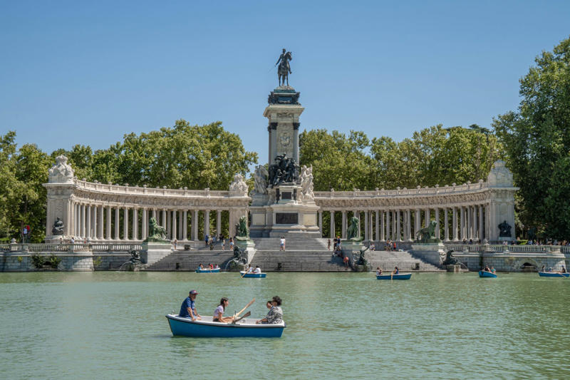 Where is this monument located?, La fourchette by Jean-Pierre Zaugg in Vevey (Switzerland), Mada'in Saleh (Saudi Arabia), Statue in honor of Genghis Khan (Mongolia), The Gateway Arch in Missouri (United States), Cadillac Ranch in Texas (United States), The Parliament Palace in Bucharest (Romania), The Berliner Fernsehturm in Berlin (Germany), Cologne Cathedral (Germany), The El Djem amphitheater (Tunisia), Manneken Pis (Brussels), Sanctuary of Las Lajas (Colombia), 'The Bean' in Chicago (United States), The Independence Monument in Mexico City (Mexico), The rock churches of Lalibela (Ethiopia), Turda Salt Mine (Romania), The Santa Creu i Sant Pau hospital in Barcelona (Spain), The Acropolis of Athens (Greece), The Temples of Bagan (Myanmar), The 'Dubai Frame' (Arab Emirates), The New Europe Bridge (Vidin, Bulgaria and Calafat, Romania), The Temple of Heaven in Beijing (China), Brasilia Cathedral (Brazil), The Obelisk of Buenos Aires (Argentina), Hallgrimskirkja in Reykjavik (Iceland), The Da Pena National Palace in Sintra (Portugal), The Sibelius Monument in Helsinki (Finland), Neuschwanstein Castle in Bavaria (Germany), The Trevi Fountain in Rome (Italy), 'Hand of the Desert' in Atacama (Chile)