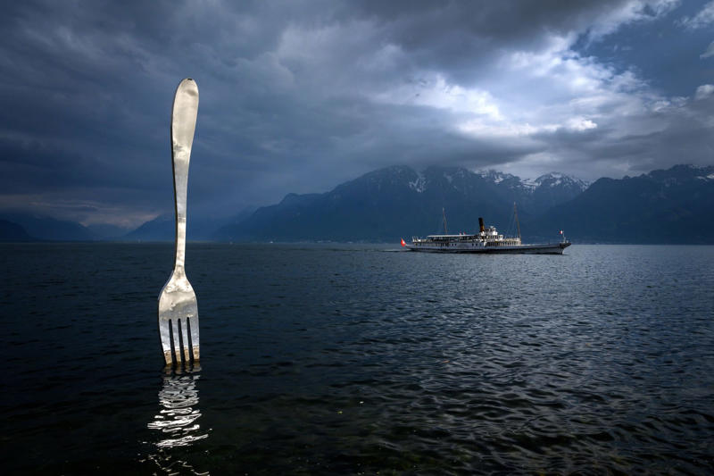 Where is this monument located?, La fourchette by Jean-Pierre Zaugg in Vevey (Switzerland), Mada'in Saleh (Saudi Arabia), Statue in honor of Genghis Khan (Mongolia), The Gateway Arch in Missouri (United States), Cadillac Ranch in Texas (United States), The Parliament Palace in Bucharest (Romania), The Berliner Fernsehturm in Berlin (Germany), Cologne Cathedral (Germany), The El Djem amphitheater (Tunisia), Manneken Pis (Brussels), Sanctuary of Las Lajas (Colombia), 'The Bean' in Chicago (United States), The Independence Monument in Mexico City (Mexico), The rock churches of Lalibela (Ethiopia), Turda Salt Mine (Romania), The Santa Creu i Sant Pau hospital in Barcelona (Spain), The Acropolis of Athens (Greece), The Temples of Bagan (Myanmar), The 'Dubai Frame' (Arab Emirates), The New Europe Bridge (Vidin, Bulgaria and Calafat, Romania), The Temple of Heaven in Beijing (China), Brasilia Cathedral (Brazil), The Obelisk of Buenos Aires (Argentina), Hallgrimskirkja in Reykjavik (Iceland), The Da Pena National Palace in Sintra (Portugal), The Sibelius Monument in Helsinki (Finland), Neuschwanstein Castle in Bavaria (Germany), The Trevi Fountain in Rome (Italy), 'Hand of the Desert' in Atacama (Chile)