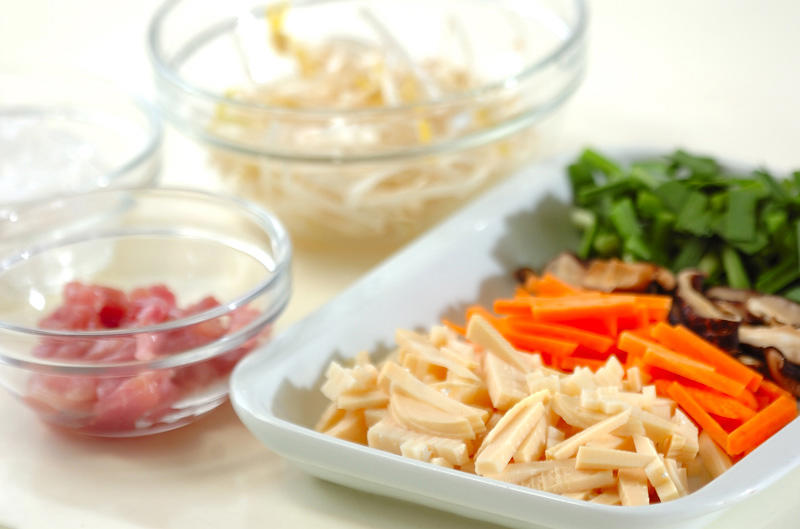 豚ひき肉とキャベツの春巻き 節約おかずレシピ, トロ～りチーズの納豆アボカド春巻き, さっぱり梅おかか入り！ ささみとチーズの春巻き, プリプリエビの春巻き, カボチャの春巻き, 具材を変えて生春巻き みんな大好き焼き肉味
