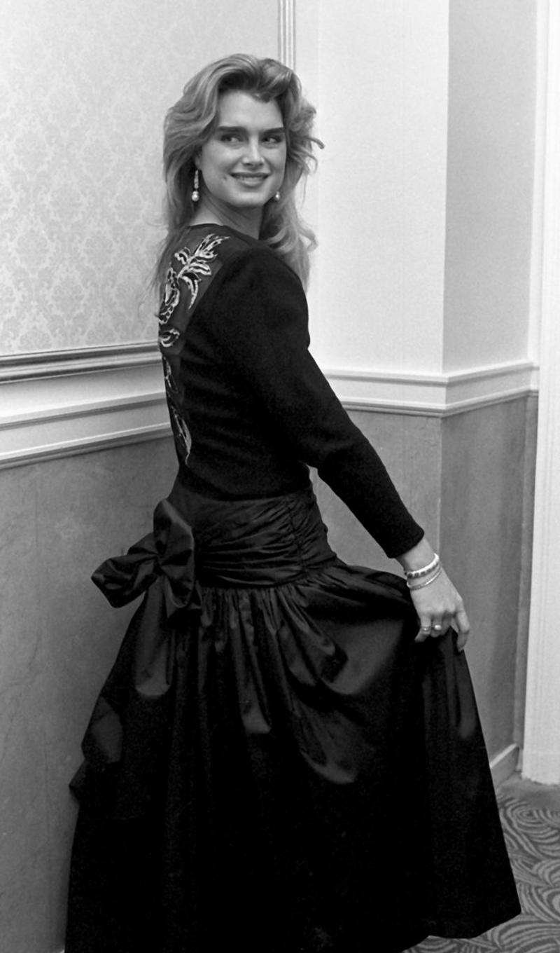 31) Strike a Pose 1) Early Beginnings, 2) Elsa Schiaparelli, 3) Front Desk, 5) Behind the Scenes, 6) Guest Service, 7) The Dream Ball, 9) Ballroom Dancing, 10) Eloise, 11) Wild West Ball, 12) Brigitte in the Big City, 14) Shakespeare Ball, 15) Black and White Ball, 16) Truman Capote, 17) Mr. and Mrs. Henry Fonda, 18) Michael Caine, 19) The Beatles, 20) An After Party, 21) Barbra Streisand, 22) Doctor Faustus, 23) Josh Davidson Opening, 24) Feather Ball Benefit Gala, 25) Cactus Flower, 26) John Travolta, 27) Spanish Institute Gala, 28) A Luncheon, 29) Madonna and Warren Beatty, 30) Supermodels, 31) Strike a Pose, 32) Aretha Franklin, 33) Brooke Shields, 34) My Best Friend’s Wedding