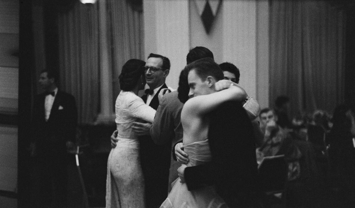 7) The Dream Ball 1) Early Beginnings, 2) Elsa Schiaparelli, 3) Front Desk, 5) Behind the Scenes, 6) Guest Service, 7) The Dream Ball, 9) Ballroom Dancing, 10) Eloise, 11) Wild West Ball, 12) Brigitte in the Big City, 14) Shakespeare Ball, 15) Black and White Ball, 16) Truman Capote, 17) Mr. and Mrs. Henry Fonda, 18) Michael Caine, 19) The Beatles, 20) An After Party, 21) Barbra Streisand, 22) Doctor Faustus, 23) Josh Davidson Opening, 24) Feather Ball Benefit Gala, 25) Cactus Flower, 26) John Travolta, 27) Spanish Institute Gala, 28) A Luncheon, 29) Madonna and Warren Beatty, 30) Supermodels, 31) Strike a Pose, 32) Aretha Franklin, 33) Brooke Shields, 34) My Best Friend’s Wedding