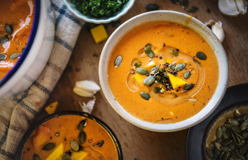 Protein-rich foods that aren’t meat, How much protein do we need?, Black beans, Chia seeds, Chickpeas, Cottage cheese, Ezekiel bread, Goji berries, Greek yogurt, Mozzarella, Oat bran, Pea protein, Pistachios, Plant-based meat substitutes, Protein bars, Soba noodles, Whey protein