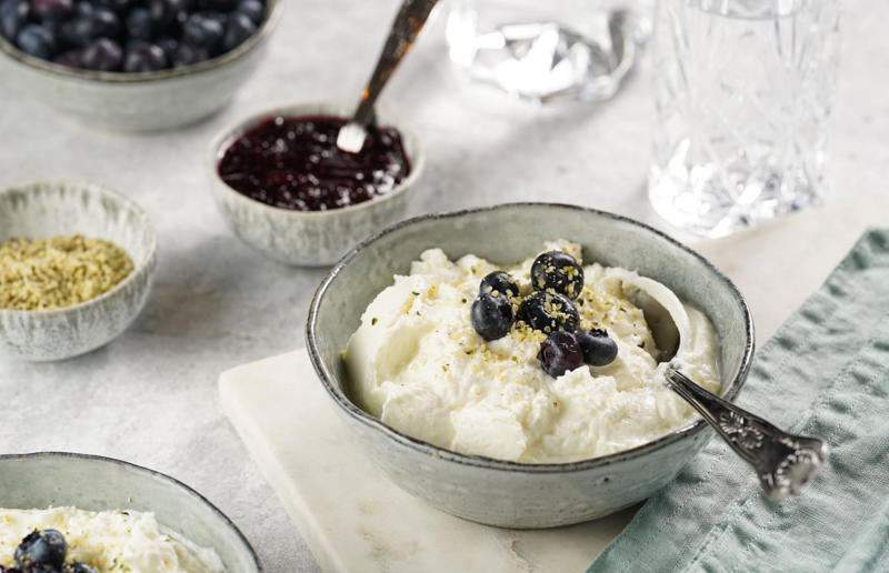 Protein-rich foods that aren’t meat, How much protein do we need?, Black beans, Chia seeds, Chickpeas, Cottage cheese, Ezekiel bread, Goji berries, Greek yogurt, Mozzarella, Oat bran, Pea protein, Pistachios, Plant-based meat substitutes, Protein bars, Soba noodles, Whey protein