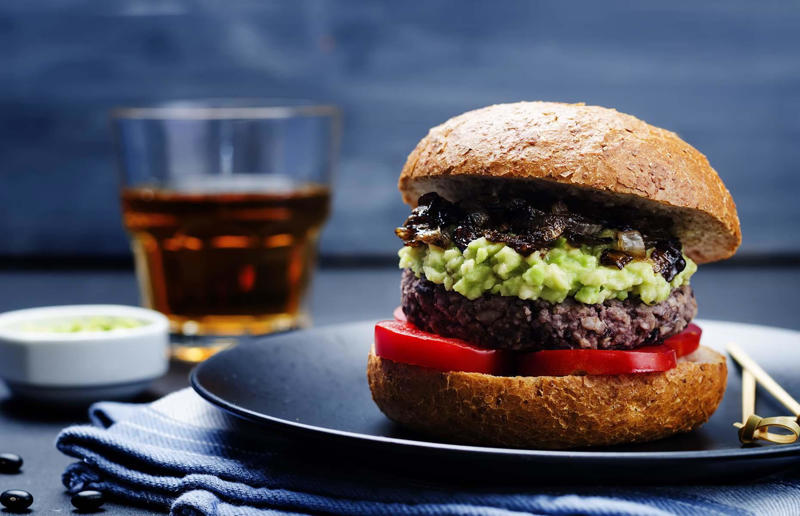 Protein-rich foods that aren’t meat, How much protein do we need?, Black beans, Chia seeds, Chickpeas, Cottage cheese, Ezekiel bread, Goji berries, Greek yogurt, Mozzarella, Oat bran, Pea protein, Pistachios, Plant-based meat substitutes, Protein bars, Soba noodles, Whey protein