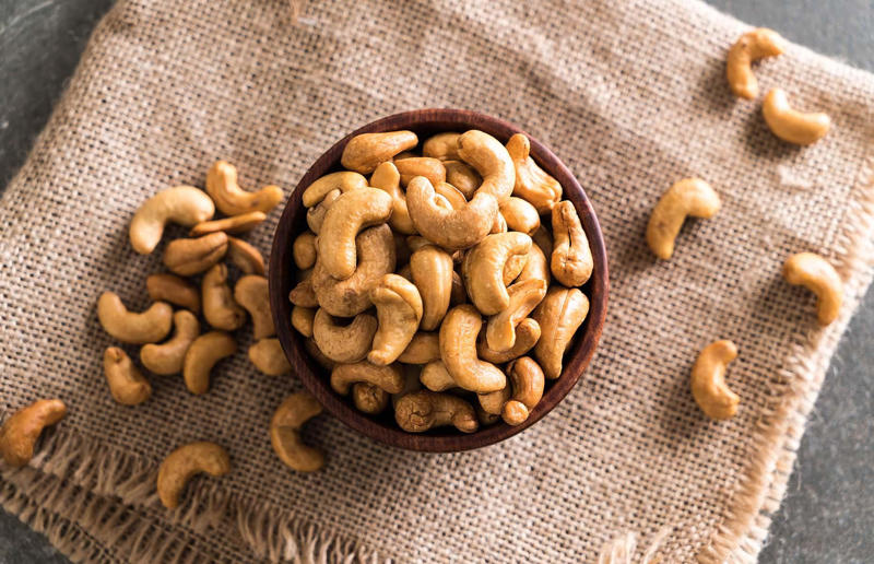 Protein-rich foods that aren’t meat, How much protein do we need?, Black beans, Chia seeds, Chickpeas, Cottage cheese, Ezekiel bread, Goji berries, Greek yogurt, Mozzarella, Oat bran, Pea protein, Pistachios, Plant-based meat substitutes, Protein bars, Soba noodles, Whey protein