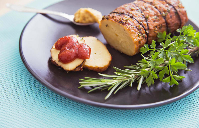 Protein-rich foods that aren’t meat, How much protein do we need?, Black beans, Chia seeds, Chickpeas, Cottage cheese, Ezekiel bread, Goji berries, Greek yogurt, Mozzarella, Oat bran, Pea protein, Pistachios, Plant-based meat substitutes, Protein bars, Soba noodles, Whey protein