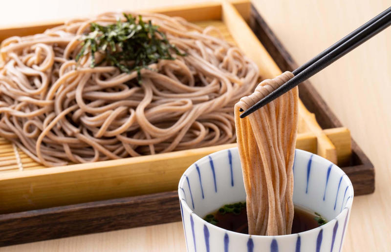 Protein-rich foods that aren’t meat, How much protein do we need?, Black beans, Chia seeds, Chickpeas, Cottage cheese, Ezekiel bread, Goji berries, Greek yogurt, Mozzarella, Oat bran, Pea protein, Pistachios, Plant-based meat substitutes, Protein bars, Soba noodles, Whey protein