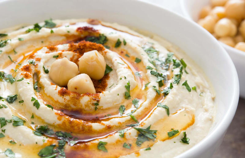 Protein-rich foods that aren’t meat, How much protein do we need?, Black beans, Chia seeds, Chickpeas, Cottage cheese, Ezekiel bread, Goji berries, Greek yogurt, Mozzarella, Oat bran, Pea protein, Pistachios, Plant-based meat substitutes, Protein bars, Soba noodles, Whey protein