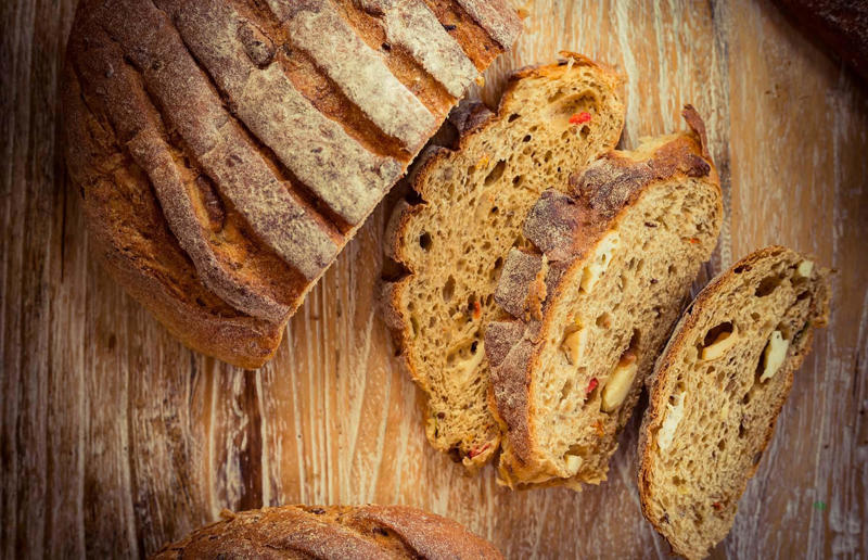 Protein-rich foods that aren’t meat, How much protein do we need?, Black beans, Chia seeds, Chickpeas, Cottage cheese, Ezekiel bread, Goji berries, Greek yogurt, Mozzarella, Oat bran, Pea protein, Pistachios, Plant-based meat substitutes, Protein bars, Soba noodles, Whey protein