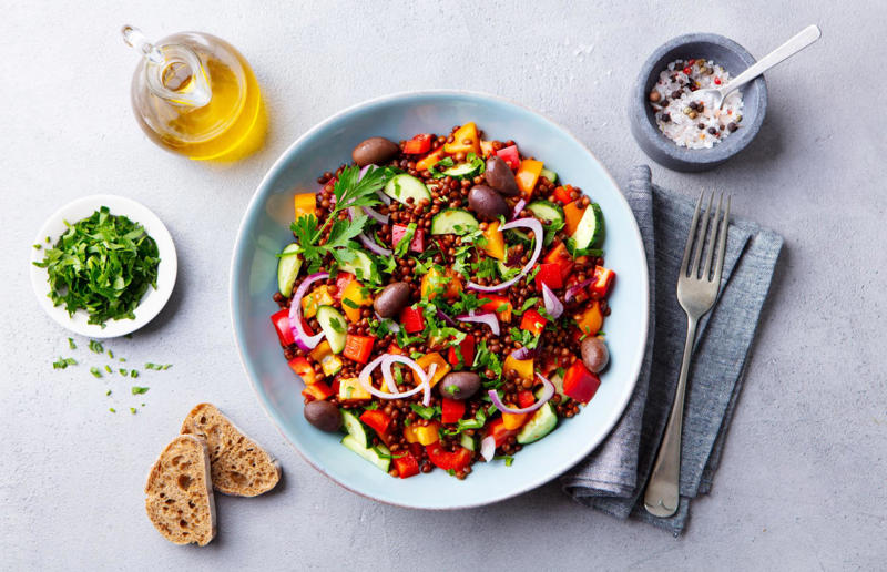 Protein-rich foods that aren’t meat, How much protein do we need?, Black beans, Chia seeds, Chickpeas, Cottage cheese, Ezekiel bread, Goji berries, Greek yogurt, Mozzarella, Oat bran, Pea protein, Pistachios, Plant-based meat substitutes, Protein bars, Soba noodles, Whey protein