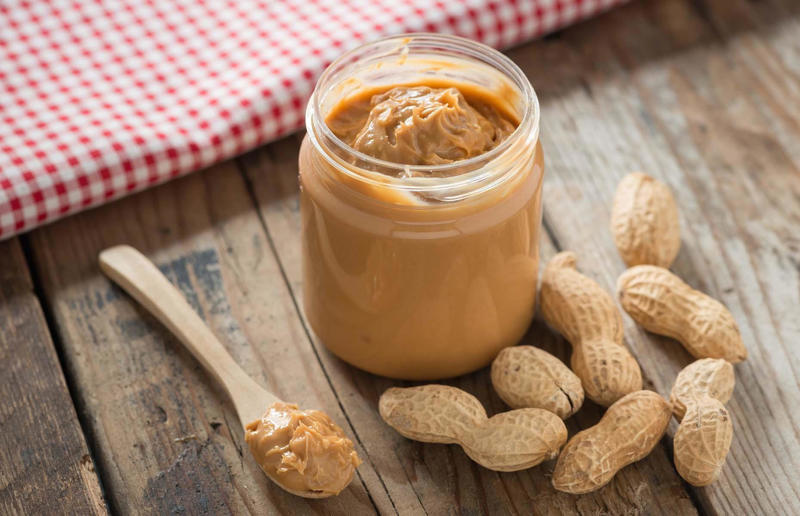 Protein-rich foods that aren’t meat, How much protein do we need?, Black beans, Chia seeds, Chickpeas, Cottage cheese, Ezekiel bread, Goji berries, Greek yogurt, Mozzarella, Oat bran, Pea protein, Pistachios, Plant-based meat substitutes, Protein bars, Soba noodles, Whey protein
