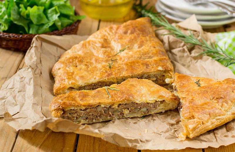 5. Tourtière, Canada 34. Stargazy pie, England, UK, 33. Borek, various locations, 32. Saskatoon berry pie, Canada, 31. Butter pie, England, UK, 30. Vlaai, Netherlands, 29. Zelnik, Bulgaria and North Macedonia, 28. Egyptian goulash, Egypt, 27. Peach pie, USA, 26. Kreatopita, Greece, 25. Scotch pie, Scotland, UK, 24. Empadão de frango, Brazil, 23. Pepper steak pie, South Africa, 22. Limonnik, Russia, 21. Pork pie, England, UK, 20. Bündner Nusstorte, Switzerland, 19. Penovani khachapuri, Georgia, 18. Empanada gallega, Spain, 17. Steak and Guinness pie, Ireland, 16. Geraardsbergse mattentaart, Belgium, 15. Pâté chaud, Vietnam, 14. Mince pie, various locations, 13. Bacon and egg pie, England, UK and New Zealand, 12. Pastilla, North Africa, 11. Pithivier, France, 10. Pot pie, Canada, UK and USA, 9. Torta pasqualina, Italy, 8. Cherry pie, USA, 7. Coulibiac, France and Russia, 6. Buko pie, Philippines, 5. Tourtière, Canada, 4. Spanakopita, Cyprus and Greece, 3. Steak and kidney pie, UK, 2. Meat pie, Australia and New Zealand
