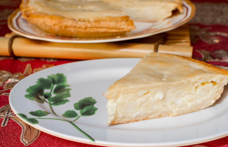 6. Buko pie, Philippines 34. Stargazy pie, England, UK, 33. Borek, various locations, 32. Saskatoon berry pie, Canada, 31. Butter pie, England, UK, 30. Vlaai, Netherlands, 29. Zelnik, Bulgaria and North Macedonia, 28. Egyptian goulash, Egypt, 27. Peach pie, USA, 26. Kreatopita, Greece, 25. Scotch pie, Scotland, UK, 24. Empadão de frango, Brazil, 23. Pepper steak pie, South Africa, 22. Limonnik, Russia, 21. Pork pie, England, UK, 20. Bündner Nusstorte, Switzerland, 19. Penovani khachapuri, Georgia, 18. Empanada gallega, Spain, 17. Steak and Guinness pie, Ireland, 16. Geraardsbergse mattentaart, Belgium, 15. Pâté chaud, Vietnam, 14. Mince pie, various locations, 13. Bacon and egg pie, England, UK and New Zealand, 12. Pastilla, North Africa, 11. Pithivier, France, 10. Pot pie, Canada, UK and USA, 9. Torta pasqualina, Italy, 8. Cherry pie, USA, 7. Coulibiac, France and Russia, 6. Buko pie, Philippines, 5. Tourtière, Canada, 4. Spanakopita, Cyprus and Greece, 3. Steak and kidney pie, UK, 2. Meat pie, Australia and New Zealand