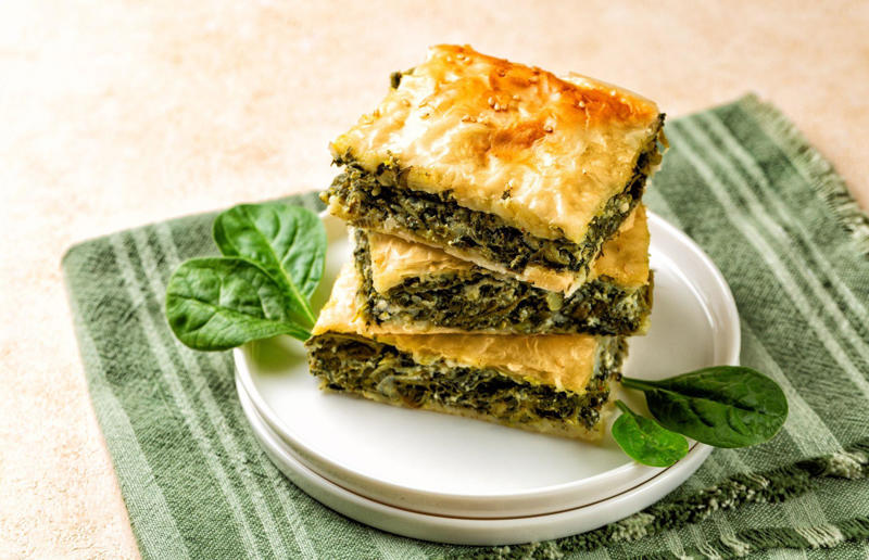 4. Spanakopita, Cyprus and Greece 34. Stargazy pie, England, UK, 33. Borek, various locations, 32. Saskatoon berry pie, Canada, 31. Butter pie, England, UK, 30. Vlaai, Netherlands, 29. Zelnik, Bulgaria and North Macedonia, 28. Egyptian goulash, Egypt, 27. Peach pie, USA, 26. Kreatopita, Greece, 25. Scotch pie, Scotland, UK, 24. Empadão de frango, Brazil, 23. Pepper steak pie, South Africa, 22. Limonnik, Russia, 21. Pork pie, England, UK, 20. Bündner Nusstorte, Switzerland, 19. Penovani khachapuri, Georgia, 18. Empanada gallega, Spain, 17. Steak and Guinness pie, Ireland, 16. Geraardsbergse mattentaart, Belgium, 15. Pâté chaud, Vietnam, 14. Mince pie, various locations, 13. Bacon and egg pie, England, UK and New Zealand, 12. Pastilla, North Africa, 11. Pithivier, France, 10. Pot pie, Canada, UK and USA, 9. Torta pasqualina, Italy, 8. Cherry pie, USA, 7. Coulibiac, France and Russia, 6. Buko pie, Philippines, 5. Tourtière, Canada, 4. Spanakopita, Cyprus and Greece, 3. Steak and kidney pie, UK, 2. Meat pie, Australia and New Zealand