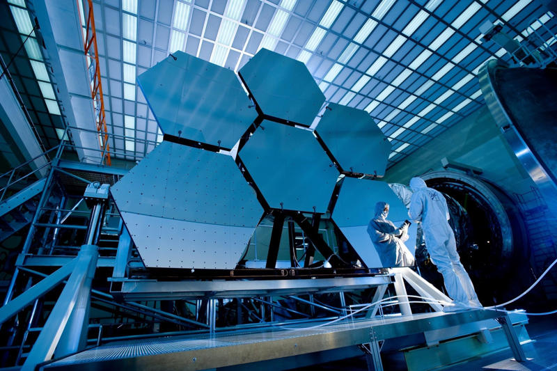 Is anybody out there?, James Webb Space Telescope, The exoplanet K2-18, Gases indicate potential life, Promising discovery, Microbial life, Cambridge researchers, Lead author, Caution called for, What is K2-18 like?, Distance from Earth, Transit Method, More accurate data, What about intelligent life?, A new era for astronomy, The search continues