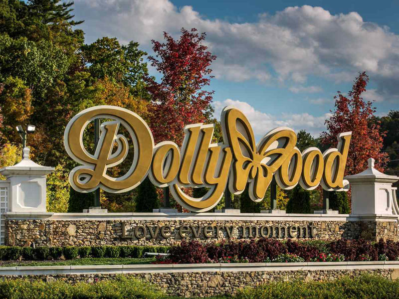 What Is Dollywood’s Grist Mill Cinnamon Bread?, What Makes This Cinnamon Bread Special?, How To Get The Cinnamon Bread Without A Long Wait, What Other Can't-Miss Foods Does Dollywood Have?