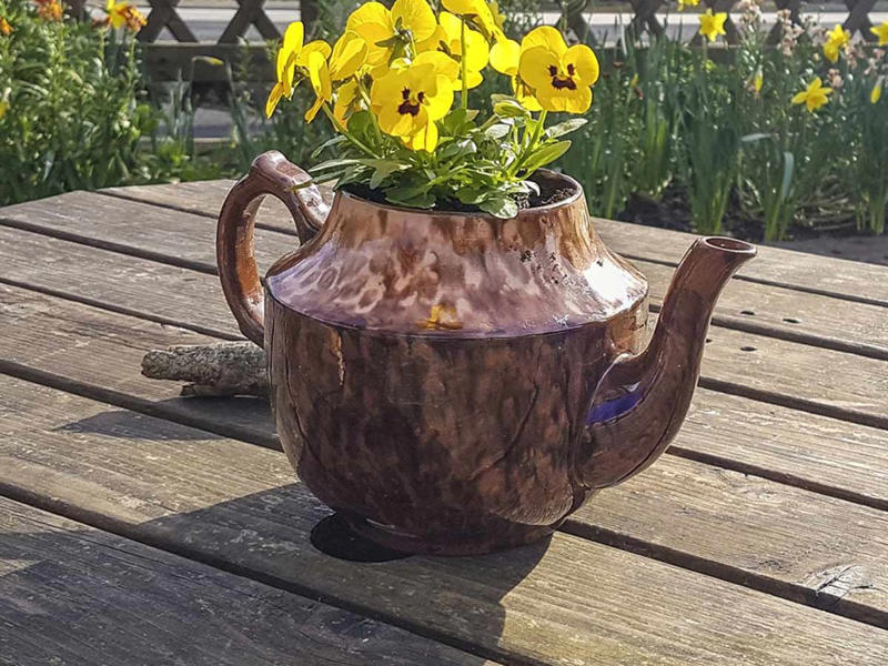 Tea Pot Chain Compass, use gutters for tool organization, Oil-Bottle Hardware Tote, Pie Plate Storage Pockets, Use Soft Socks to Clean Blinds, Window Shutter, Chicken Wire Divider, Furniture-Quality Divider, Time for a New End Table, Gutter Garden, Supplies Storage, Tablet Case, New Life for Broken Shop Vacuums, Organize Paperwork with a Pot Lid Holder