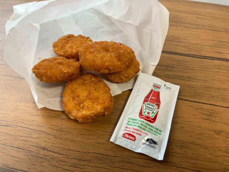 ケンタッキーの「とりの日パック」改定前の値段とコスパ, ケンタッキーの「とりの日パック」改定後の値段とコスパ, ケンタッキー「とりの日パック」は予約なしでも28日当日に買える！, 【ケンタッキーの「とりの日パック」の鳥の部位内容】ドラム（脚）, 【ケンタッキーの「とりの日パック」の鳥の部位内容】サイ（腰）, 【ケンタッキーの「とりの日パック」の鳥の部位内容】ウイング（手羽）, 【ケンタッキーの「とりの日パック」の鳥の部位内容】リブ（あばら）, 【ケンタッキーの「とりの日パック」の鳥の部位内容】ナゲット, ケンタッキー「とりの日パック」が改悪？ 口コミを調査, ケンタッキー「とりの日パック」は数量限定？, ケンタッキー「とりの日パック」は1日だけ？ 4週間売っていたときもある？