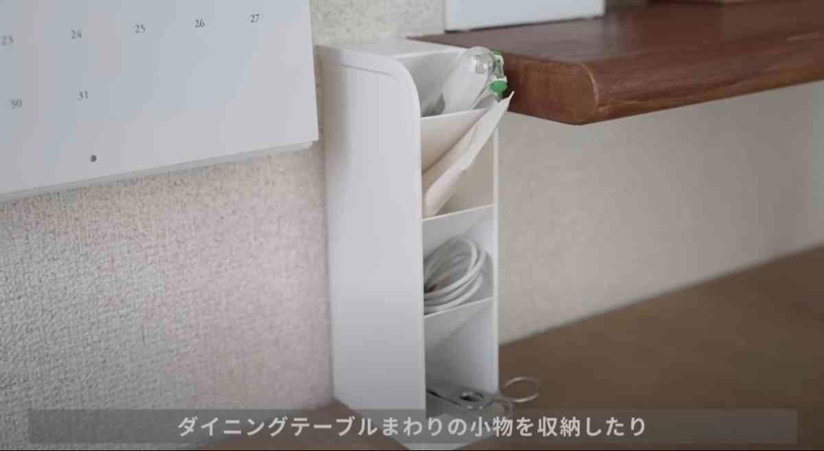 セリアの「デスクラボ タワーペンスタンド」は大人気のペン立て, セリアの「デスクラボ タワーペンスタンド」の活用方法, セリアの「デスクラボ タワーペンスタンド」の価格, セリアの「デスクラボ タワーペンスタンド」のサイズ, 「デスクラボ タワーペンスタンド」には透明のカラーもある？
