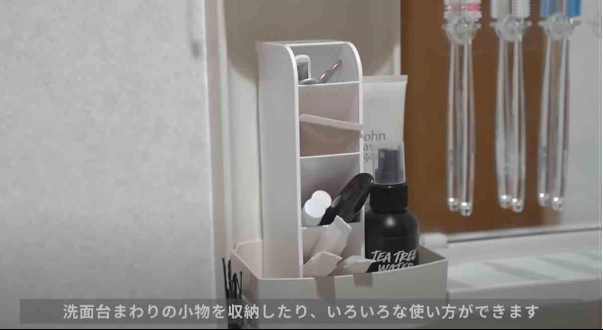 セリアの「デスクラボ タワーペンスタンド」は大人気のペン立て, セリアの「デスクラボ タワーペンスタンド」の活用方法, セリアの「デスクラボ タワーペンスタンド」の価格, セリアの「デスクラボ タワーペンスタンド」のサイズ, 「デスクラボ タワーペンスタンド」には透明のカラーもある？