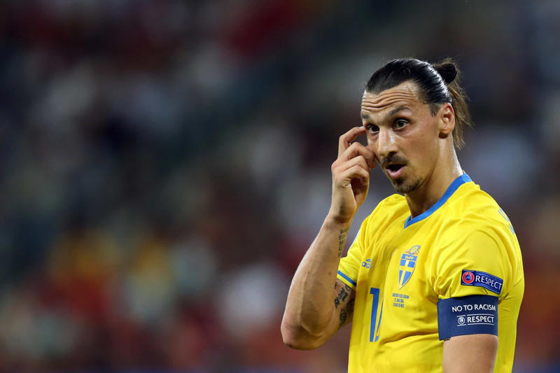Zlatan Ibrahimović Cristiano Ronaldo, Luis Suárez, Franck Ribéry, Carlos Tévez, Zlatan Ibrahimović, Ángel Di María, Luka Modrić, Alexis Sánchez, Yaya Touré, Alexander Hleb, Yuri Zhirkov, Steven Pienaar