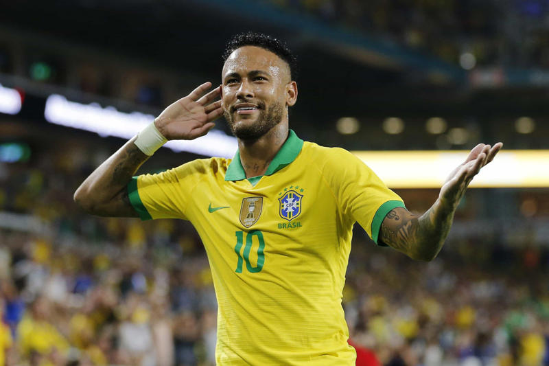 Neymar Cristiano Ronaldo, Luis Suárez, Franck Ribéry, Carlos Tévez, Zlatan Ibrahimović, Ángel Di María, Luka Modrić, Alexis Sánchez, Yaya Touré, Alexander Hleb, Yuri Zhirkov, Steven Pienaar