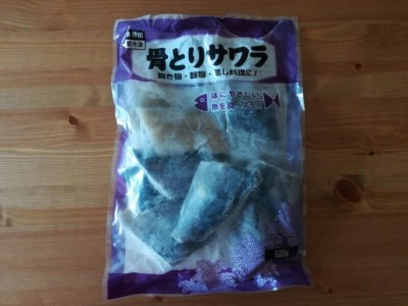 【業務スーパーの冷凍魚のおすすめポイント】大容量でコスパ最強！, 【業務スーパーの冷凍魚のおすすめポイント】切り身で保存期間が長く、冷凍庫に常備しておける！, 【業務スーパーの冷凍魚のおすすめポイント】骨なし魚でラクラク調理できてかんたん！ 家事の時短に, 業務スーパーの冷凍魚「骨とりサワラ」の内容量・値段, 業務スーパーの冷凍魚「骨とりサワラ」のカロリー・栄養成分, 業務スーパーの冷凍魚「骨とりサワラ」の賞味期限, 業務スーパーの冷凍魚「骨とりサワラ」の解凍方法, 業務スーパーの冷凍魚「骨とりサワラ」の味わいレビュー, レシピ1：サワラの照り焼き, レシピ2：サワラのみそ焼き, 業務スーパーの冷凍魚「塩さば切身」の内容量・値段, 業務スーパーの冷凍魚「塩さば切身」の原材料・原産国, 業務スーパーの冷凍魚「塩さば切身」のカロリー・栄養成分（目安）, 業務スーパーの冷凍魚「塩さば切身」の賞味期限, 業務スーパーの冷凍魚「塩さば切身」の解凍方法, 業務スーパーの冷凍魚「塩さば切身」の味わいレビュー, 業務スーパーの冷凍魚「トロサーモン」の内容量・値段,  業務スーパーの冷凍魚「トロサーモン」の原材料・原産国, 業務スーパーの冷凍魚「トロサーモン」のカロリー・栄養成分表示（推定値）, 業務スーパーの冷凍魚「トロサーモン」の賞味期限, 業務スーパーの冷凍魚「トロサーモン」の解凍方法, 業務スーパーの冷凍魚「トロサーモン」の味は魅力的, レシピ1：サーモンオープンサンド, レシピ2：サーモンサラダ, レシピ3：サーモン丼, 【業務スーパーの冷凍魚のおすすめ】「骨とり赤魚 切身」, 【業務スーパーの冷凍魚のおすすめ】「骨とりタラ切身」, 【業務スーパーの冷凍魚のおすすめ】「カナダわかさぎ」, 【業務スーパーの冷凍魚のおすすめ】「フライパンで調理ができる真ほっけ」, 業務スーパーの「冷凍魚」はまずい？おいしい？, 業務スーパーの「冷凍魚」は煮付けも作れる？,  業務スーパーの「冷凍魚」は国産が少ないけれど安全性は？, 業務スーパーの「冷凍魚」は電子レンジで解凍もできる？, 業務スーパーの冷凍魚「ティラピア」は売ってる？