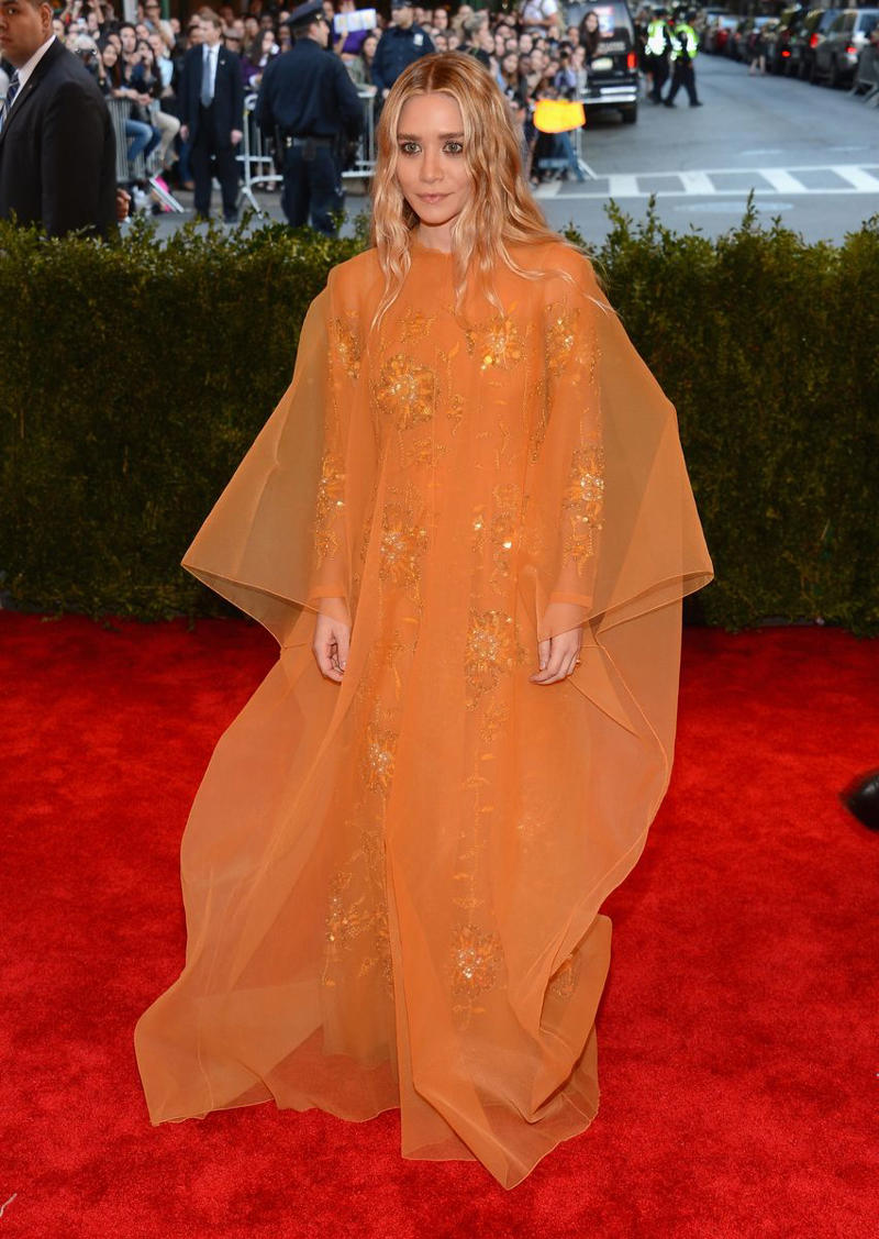 Rihanna in Comme des Garçons, 2017, Zendaya in Versace, 2018, Daphne Guinness in Alexander McQueen, 2011, Solange in Iris van Herpen, 2018, Iman in Stella McCartney, 2007, Kate Moss in Calvin Klein, 1995, Rihanna in Guo Pei, 2015, Sarah Jessica Parker in Alexander McQueen, 2006, Lil’ Kim in Marc Jacobs, 2005, Rosalía in Givenchy, 2022, Ashley Olsen in Dior, 2013, Claire Danes in Zac Posen, 2016, Blake Lively in Versace, 2022, Princess Diana in Dior, 1996, Liv Tyler and Stella McCartney in Stella McCartney, 1999, Mary-Kate and Ashley Olsen in Comme des Garçons, 2017, Frances McDormand in Valentino Couture, 2018, Miuccia Prada in Prada, 2007, Kate Moss in Marc Jacobs, 2009, Zoë Kravitz in Saint Laurent, 2021, Tina Chow, 1980, Kendall Jenner in Givenchy Haute Couture, 2021, Hailey Bieber in Alexander Wang, 2022, Naomi Campbell in Versace, 1995, Madonna in Versace, 1997, Ariana Grande in Vera Wang, 2018, Anja Rubik in Versace, 2012, Rihanna in Maison Margiela, 2018