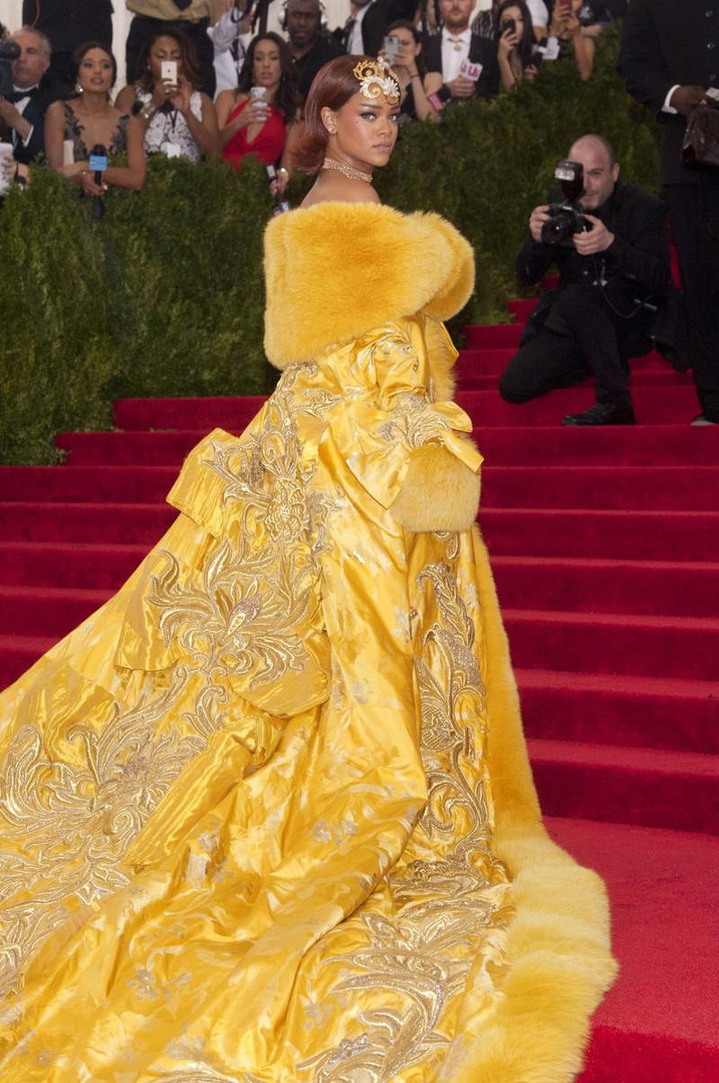 Rihanna in Comme des Garçons, 2017, Zendaya in Versace, 2018, Daphne Guinness in Alexander McQueen, 2011, Solange in Iris van Herpen, 2018, Iman in Stella McCartney, 2007, Kate Moss in Calvin Klein, 1995, Rihanna in Guo Pei, 2015, Sarah Jessica Parker in Alexander McQueen, 2006, Lil’ Kim in Marc Jacobs, 2005, Rosalía in Givenchy, 2022, Ashley Olsen in Dior, 2013, Claire Danes in Zac Posen, 2016, Blake Lively in Versace, 2022, Princess Diana in Dior, 1996, Liv Tyler and Stella McCartney in Stella McCartney, 1999, Mary-Kate and Ashley Olsen in Comme des Garçons, 2017, Frances McDormand in Valentino Couture, 2018, Miuccia Prada in Prada, 2007, Kate Moss in Marc Jacobs, 2009, Zoë Kravitz in Saint Laurent, 2021, Tina Chow, 1980, Kendall Jenner in Givenchy Haute Couture, 2021, Hailey Bieber in Alexander Wang, 2022, Naomi Campbell in Versace, 1995, Madonna in Versace, 1997, Ariana Grande in Vera Wang, 2018, Anja Rubik in Versace, 2012, Rihanna in Maison Margiela, 2018
