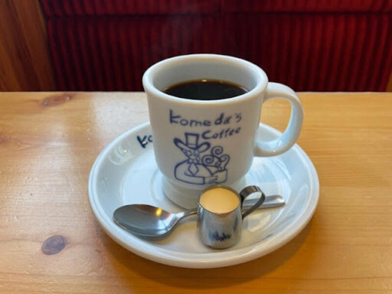 【コメダ珈琲店のおすすめドリンクランキング1位】コメダ珈琲店の定番！ 爽やかな苦みが美味しい「コメダブレンド」, 【コメダ珈琲店のおすすめドリンクランキング2位】約1.5倍でたっぷり！ 「コメダブレンドたっぷりサイズ」, 【コメダ珈琲店のおすすめドリンクランキング3位】グラスから飛び出そうなクリームの「アイスココア」, 【コメダ珈琲店のおすすめドリンクランキング4位】見た目もかわいい「クリームソーダ」, 【コメダ珈琲店のおすすめドリンクランキング5位】暑い日、夏にぴったりな「アイスコーヒー」, 【コメダ珈琲店のおすすめドリンクランキング5位】たくさん飲みたい人に！ 大容量で大満足「アイスコーヒーたっぷりサイズ」, 【コメダ珈琲店のおすすめのフード・デザート人気メニュー1位】1人用のミニサイズがちょうど良い「ミニシロノワール」, 【コメダ珈琲店のおすすめのフード・デザート人気メニュー2位】シェアがおすすめ「シロノワール」, 【コメダ珈琲店のおすすめのフード・デザート人気メニュー3位】名古屋のモーニングを感じる「小倉トースト」はテイクアウトもOK, 【コメダ珈琲店のおすすめのフード・デザート人気メニュー4位】ふわふわ×サクサク「みそカツパン」, 【コメダ珈琲店のおすすめのフード・デザート人気メニュー5位】ボリューム満点「たっぷりたまごのピザトースト」, Q.コメダのモーニングでおすすめのセットや組み合わせは？, Q.コメダでおすすめの平日ランチメニューは？, Q.コメダは土日もランチメニューがある？, コメダのおすすめに関する口コミは？