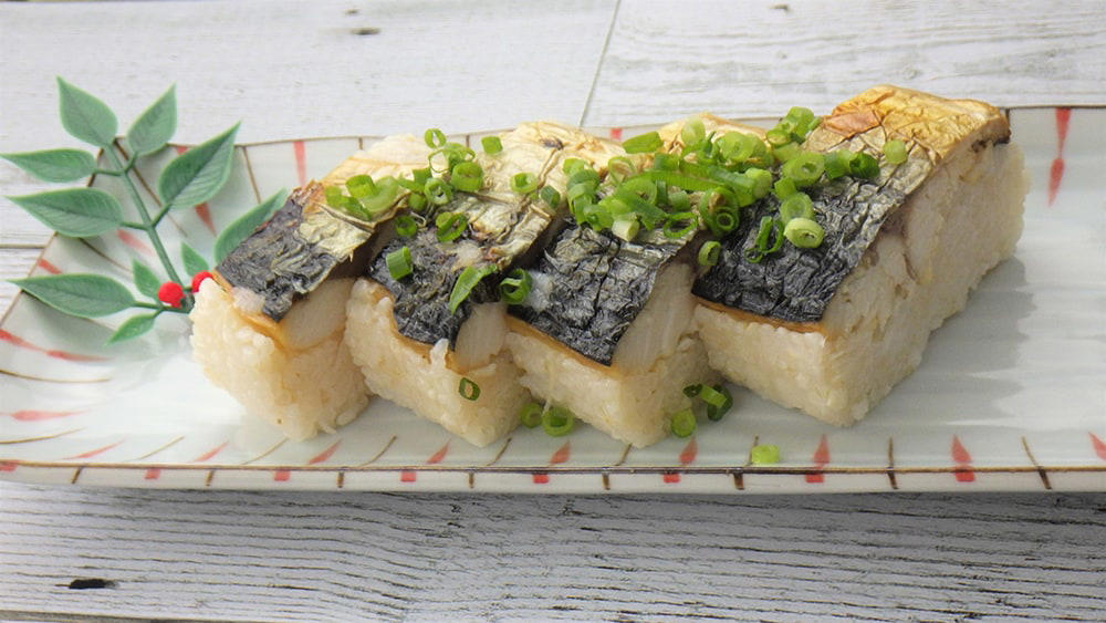 原材料はさばと食塩のみ, 内容量は何枚？ サイズ感は？, ラップ&amp;ジッパー付き袋に入れて冷凍, お弁当用にカット&amp;焼いて冷凍もあり, さばサンドウィッチ, コストコの塩さばフィレは骨抜き処理されている？, コストコでは冷凍されている状態の塩さばフィレも取り扱ってる？