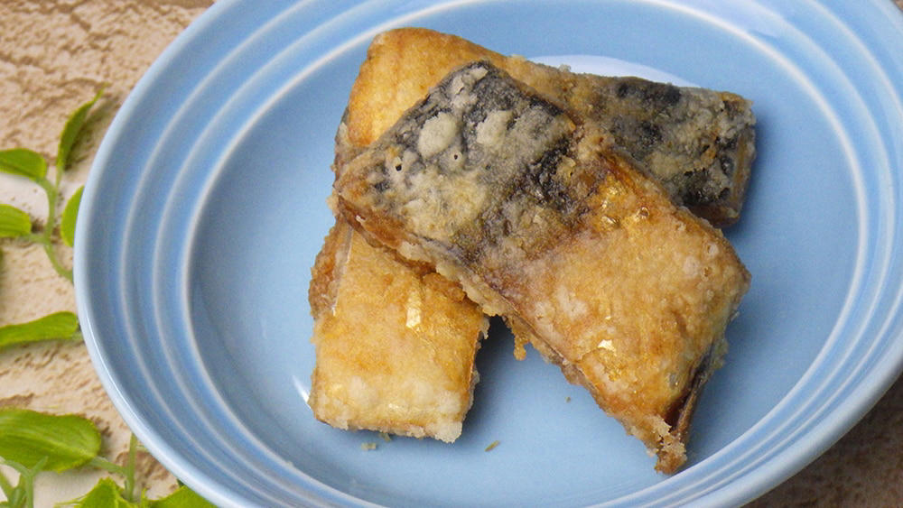 原材料はさばと食塩のみ, 内容量は何枚？ サイズ感は？, ラップ&amp;ジッパー付き袋に入れて冷凍, お弁当用にカット&amp;焼いて冷凍もあり, さばサンドウィッチ, コストコの塩さばフィレは骨抜き処理されている？, コストコでは冷凍されている状態の塩さばフィレも取り扱ってる？