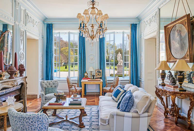 Cherry, Walnut, Birch, and Maple Flooring , Wider Planks , Framed Hardwood Floors, Herringbone and Chevron Patterns , Painted Wood Floors , Decorative Finishes, Laser-Cut Marble Patterns, Statement Stones, Antique Rugs