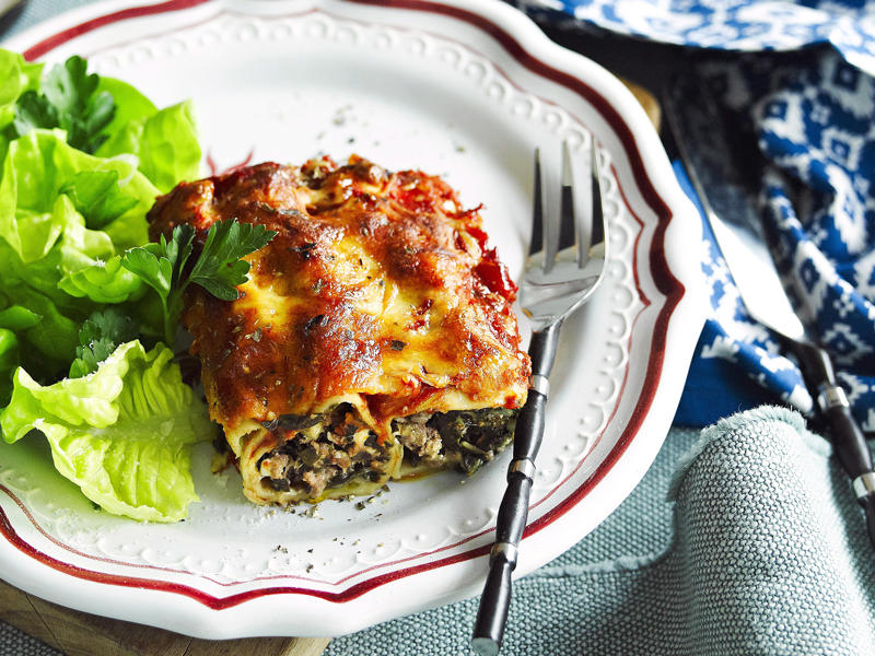 Cannelloni straight-up , Spinach, cheese and potato cannelloni , Spinach and three cheese cannelloni , Lamb and silverbeet cannelloni , Spinach and ricotta cannelloni with olive tapenade , Bolognese cannelloni , Prosciutto, pumpkin and sage cannelloni , Spinach and herb cannelloni , Broccoli and cauliflower cannelloni , Wholemeal spinach and ricotta cannelloni , Chicken, spinach and ricotta cannelloni , Crab and scallop cannelloni with cauliflower puree