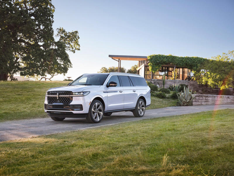 2025 Hyundai Santa Fe, 2025 Mazda CX-90, 2025 Toyota Grand Highlander, 2025 Genesis GV80, 2025 Volvo XC90, 2025 Chevrolet Tahoe / Suburban, 2025 Ford Expedition, 2025 Lexus GX, 2025 GMC Yukon, 2025 BMW X7, 2025 Cadillac Escalade, 2025 Mercedes-Benz GLS-Class, 2025 Lincoln Navigator, 2025 Lexus LX, 2025 Land Rover Range Rover