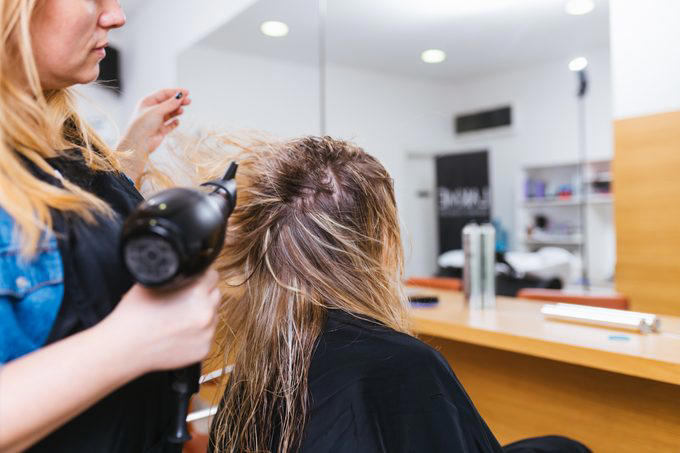 Hair beware, The salon is dirty, The stylist won’t share examples of past work, The stylist doesn’t ask for a hair history, The stylist refuses to give an opinion, The stylist is pushy, The salon is always empty, The salon has lots of bad reviews, An assistant takes you straight to a shampoo station, The stylist’s hair looks worse for wear, The stylist’s nervousness makes you nervous, The stylist doesn’t solicit feedback, The stylist doesn’t discuss aftercare