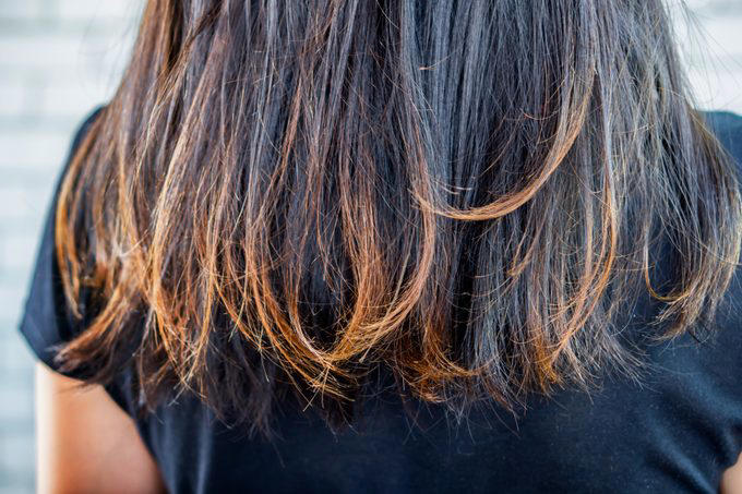 Hair beware, The salon is dirty, The stylist won’t share examples of past work, The stylist doesn’t ask for a hair history, The stylist refuses to give an opinion, The stylist is pushy, The salon is always empty, The salon has lots of bad reviews, An assistant takes you straight to a shampoo station, The stylist’s hair looks worse for wear, The stylist’s nervousness makes you nervous, The stylist doesn’t solicit feedback, The stylist doesn’t discuss aftercare