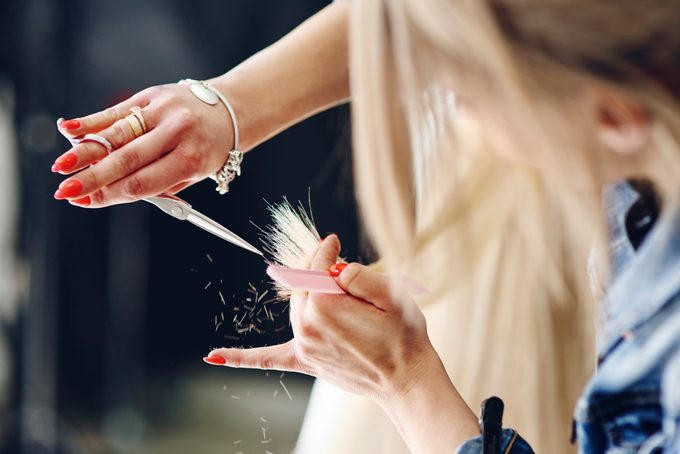 Hair beware, The salon is dirty, The stylist won’t share examples of past work, The stylist doesn’t ask for a hair history, The stylist refuses to give an opinion, The stylist is pushy, The salon is always empty, The salon has lots of bad reviews, An assistant takes you straight to a shampoo station, The stylist’s hair looks worse for wear, The stylist’s nervousness makes you nervous, The stylist doesn’t solicit feedback, The stylist doesn’t discuss aftercare