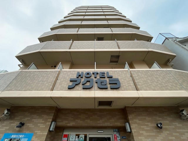・泊まれるスナック街（青森）, ・宇宙空間を満喫できる未来型カプセルホテル（埼玉）, ・衝撃のUFOビューホテル（千葉）, ・鉄道コンセプト客室（山梨）, ・急増中のコンテナホテル, ・教会の宿坊（東京）, ・アウトレイジ過ぎる激安ホテル（神奈川）, ・激狭ツインルーム（東京）, ・広すぎて逆に眠れない（埼玉）, ・駅舎ホテル（福岡）, ・ユニークなホテルに泊まりたい