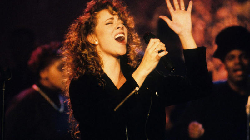 Mariah Carey: from Long Island to the world, Mariah Carey's childhood and adolescence, Family troubles, Her siblings don't want to be reminded of it, Breakthrough, Wedding of Mariah Carey and Tommy Mottola, A great voice, Hit albums from Mariah, Stars of the 90s: Mariah Carey and Whitney Houston, A Christmas muse, Physical change, Leaving Columbia, Glitter: failure, Luis Miguel and Mariah Carey: Latin romance, Mariah Carey's hospitalisation, Glitter's unfortunate release date, "An utter meltdown", Longing to be a Hollywood star, Farewell to her record company, Philantropist and activist, Mariah Carey's "comeback", 'We Belong Together', Movies: Tennessee (2008), Mariah Carey in 'Precious', No other movies, Mariah Carey and Nick Cannon, Two children, Mariah Carey's maturity, Songbird Supreme, Queen of Christmas, Viva Las Vegas!, A new love for Mariah Carey, They are both available, Mariah Carey's controversial memoir, Painful memories for her family, Mariah Carey responds to her siblings' lawsuits, The death of her sister and mother, An "inspiration" to others, A film about Mariah's life?