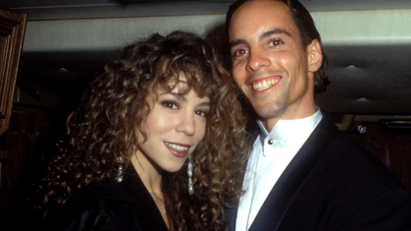 Mariah Carey: from Long Island to the world, Mariah Carey's childhood and adolescence, Family troubles, Her siblings don't want to be reminded of it, Breakthrough, Wedding of Mariah Carey and Tommy Mottola, A great voice, Hit albums from Mariah, Stars of the 90s: Mariah Carey and Whitney Houston, A Christmas muse, Physical change, Leaving Columbia, Glitter: failure, Luis Miguel and Mariah Carey: Latin romance, Mariah Carey's hospitalisation, Glitter's unfortunate release date, "An utter meltdown", Longing to be a Hollywood star, Farewell to her record company, Philantropist and activist, Mariah Carey's "comeback", 'We Belong Together', Movies: Tennessee (2008), Mariah Carey in 'Precious', No other movies, Mariah Carey and Nick Cannon, Two children, Mariah Carey's maturity, Songbird Supreme, Queen of Christmas, Viva Las Vegas!, A new love for Mariah Carey, They are both available, Mariah Carey's controversial memoir, Painful memories for her family, Mariah Carey responds to her siblings' lawsuits, The death of her sister and mother, An "inspiration" to others, A film about Mariah's life?