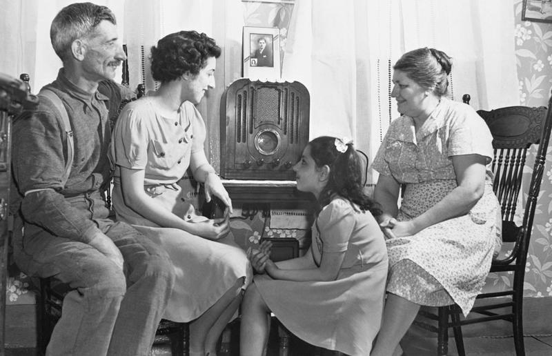 Life at home during the 1940s, The world at war, America enters the conflict, Facing war back home, Rationing and reduction, Back to basics, The average 1940s home?, 1940s kitchens, Inside the food pantry, Old and new technologies, The advent of television, Dining rooms, The 1940s bedroom, Glamorous boudoirs, Murphy beds, Bathrooms in the 1940s, New luxury, Growing their own, Rural migration, Homesteading, Life on the farm, Luxury homes in the 1940s, Stately homes take on new life, Hollywood in the 40s, Privilege and power, In the Governor's mansion, Political exiles, Comfort and hope, The White House restoration, Henry Ford's mansion, The end of World War II, Urban migration, Overcrowded cities, Factory housing, Hard times, Homelessness, Prefab housing, The Lustron House, President Roosevelt’s G.I. Bill, The 1946 housing protest, Housing discrimination, Japanese American internment camps, Out with the old, in with the new, Moving towards mid-century modernism, Mass-produced furniture, Building the suburbs, Welcome to Levittown