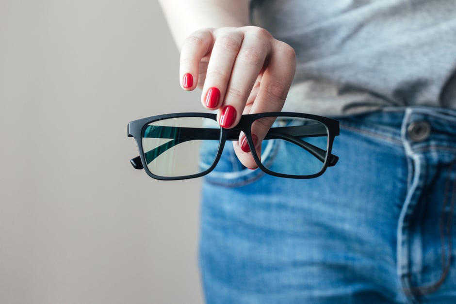 Programs that offer free or discounted eye exams , See a student eye doctor , Medicare or Medicaid may help cover costs, Where to buy affordable contacts and glasses without vision insurance