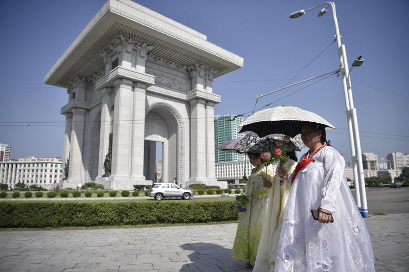 Going back in time No longer the hermit kingdom?, A little R&R in North Korea, Welcome to Wonsan-Kalma, The Kim dynasty, Bringing tourism into North Korea, Pyongyang needs money, Attracting foreign tourists (and currencies), The Pyongyang-Moscow partnership, Diplomatic visit, Just in time