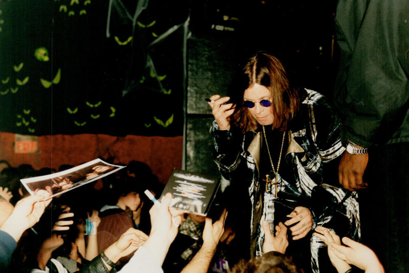 Ozzy Osbourne Ozzy Osbourne's death, Years of battling health problems, Parkinson's, He described the illness as "h*ll", Not everything was due to Parkinson's, Injury caused by an ATV accident, Little by little he became immobile, “I carried on working with it", Metal rods in his spine, In 2019, "everything came undone", Four operations between 2019 and 2023, "I can't do it anymore", He gave one last show, "You've got no idea how I feel", His last Instagram post