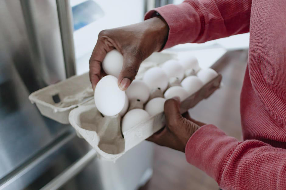 How long do eggs last in the fridge?, Why do we refrigerate eggs?, Can I freeze eggs?, How to test egg freshness, Is the best by date on eggs accurate?